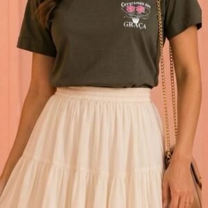 Camiseta, Verde ,"Crescendo Em Graça Flores".Com estampa nas costas.