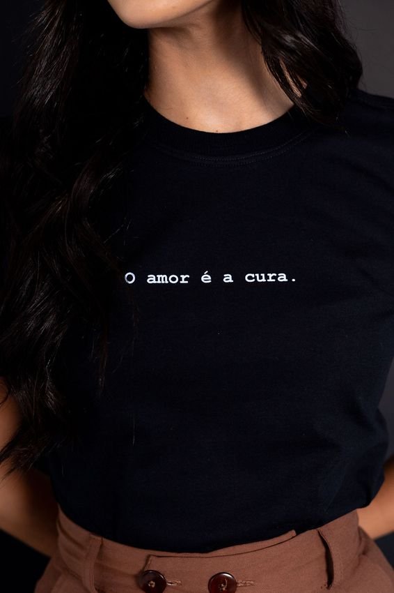 Camiseta, Preta, "O amor é a cura" - Imagem 4